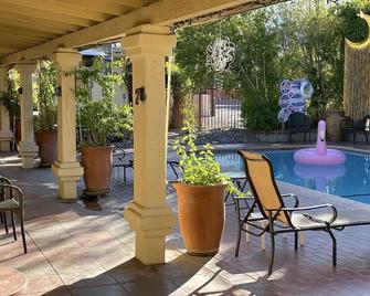 Room 2 (studio) with kitchenette in boutique hotel by the pool in downtown PS - Palm Springs - Kolam