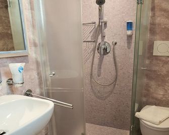 Hotel Gioiosa - Cesenatico - Bathroom
