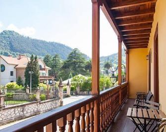 Apartment For 6 People In Beautiful Rural House - Puente viesgo - Balkon