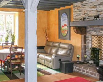Cozy Home In La Souterraine - La Souterraine - Obývací pokoj