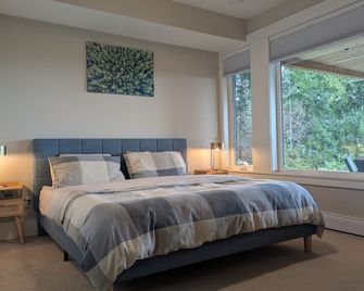 Mountain House of Wonder - Qualicum Beach