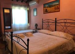 Agriturismo Villa Felice - Volterra - Bedroom