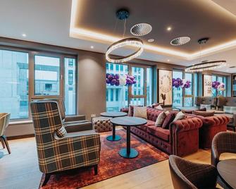 Premier Inn Rosenheim City Lokhöfe - Rosenheim - Lounge