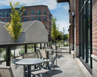 Homewood Suites by Hilton Portsmouth Downtown - פורטסמאות' - מרפסת