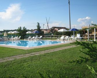 Agriturismo Trebis - Volta Mantovana - Басейн