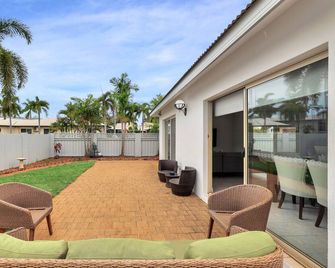 The Oc Home: Centrally Located, Home Away Home - Nightcliff - Patio