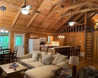 Rustic Retreat at Enid Lake - Oakland - Sala de estar