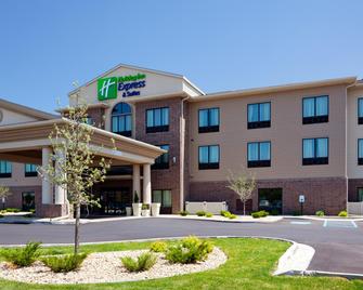 Holiday Inn Express & Suites Mason City - Mason City - Building