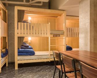 81's Inn Nakasu - Hostel - Fukuoka - Habitación