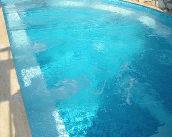 Hotel Weber Ambassador - קאפרי - בריכה