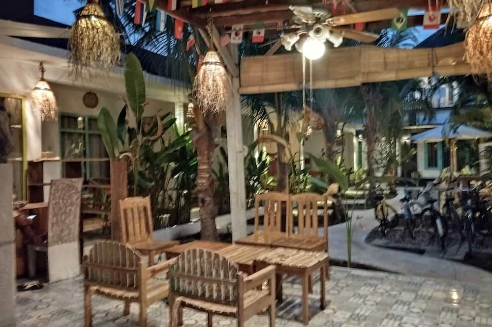 Palm Trees Villas - Pemenang - פטיו