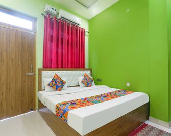 FabHotel Rameshwaram Guest House - 500m From Ram Mandir - Ayodhya - Habitación
