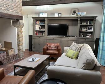 Maubourguet Villa - Sleeps 10 - Pool & Games - Maubourguet - Salon
