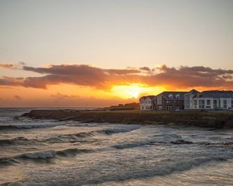 Armada Hotel - Miltown Malbay - Edificio