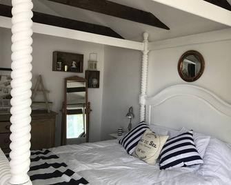 Dippy cottage - Bexhill-on-Sea - Bedroom