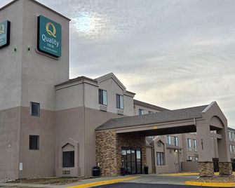 Quality Inn Kansas City International Airport - Kansas City - Building