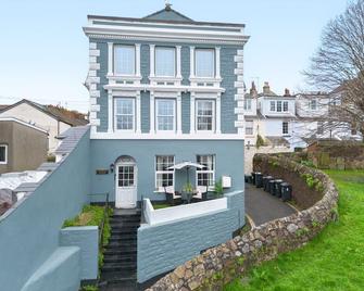 Stylish 2 Bed Apartment Near Beach, Parking, Wifi, Netflix - Teignmouth - Building