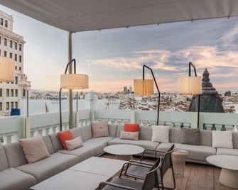 إنش إتش كولكشن مدريد غران فيا - مدريد - على السطح