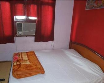 Hotel Roxy Dx - Gaya - Bedroom