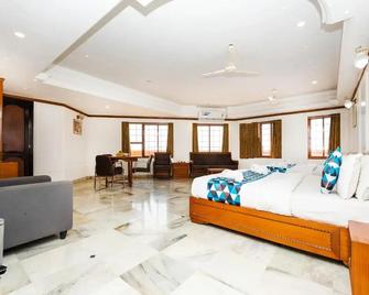 Hotel Galaxy - Surat - Habitación