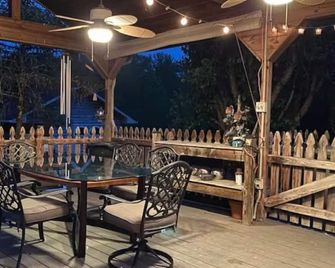 The Coop: 25-30 minutes from Smokies-pool access - Seymour - Patio