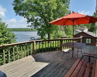 Tranquility Court - Hayward - Balkon