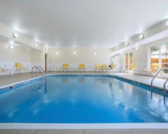 Comfort Inn & Suites - Texas City - Pool