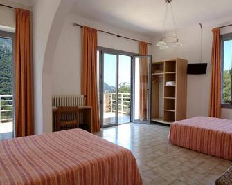 Hotel Colombo- Porto Corse - Ota