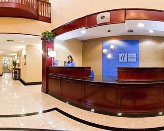 Holiday Inn Express & Suites Gainesville By IHG - Gainesville - Rezeption