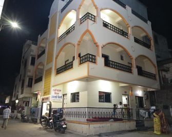 Hotel laxminarayan - Shirdi - Building