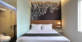 The Life Hotels City Center - Surabaya - Bedroom