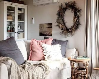 Arrow Brick House - Port Arthur - Living room