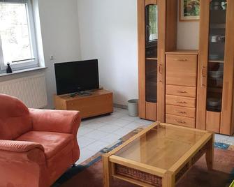 Vacation apartment Bunter Hund - apartment/flat, shower, WC, 1 bedroom - Hausen (Wied) - Sala de estar