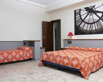 H&L Hotel - Cinisello Balsamo - Slaapkamer