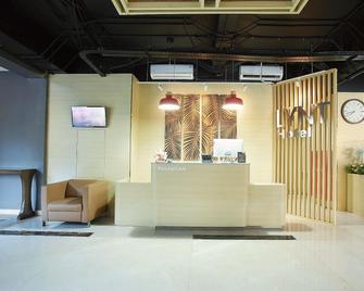 Lynt Hotel Jakarta - Yakarta - Recepción