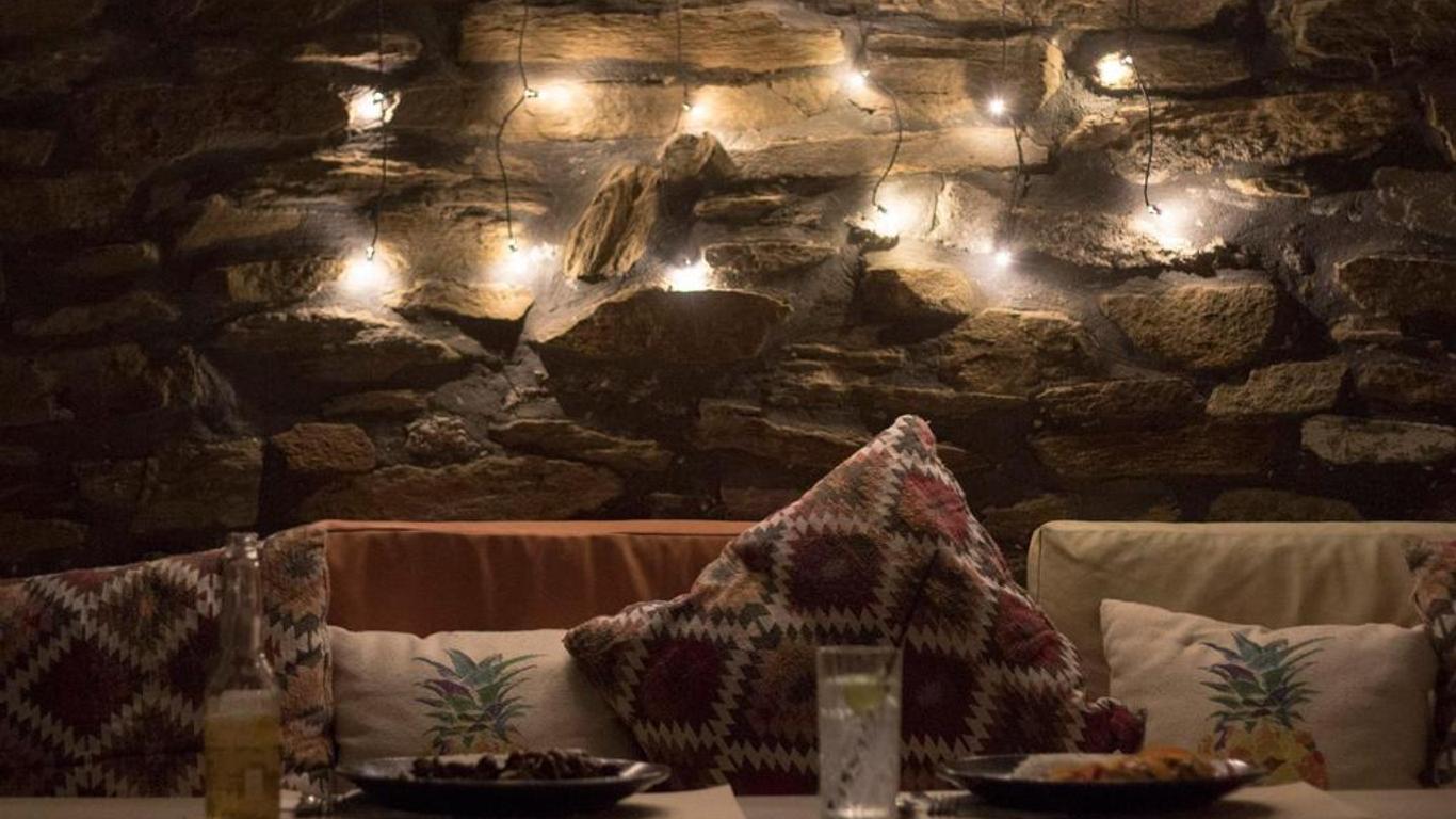 Armadoros Hotel / Ios Backpackers