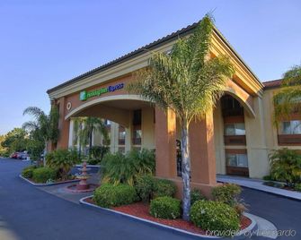 Holiday Inn Express Temecula By IHG - Temecula - Edificio