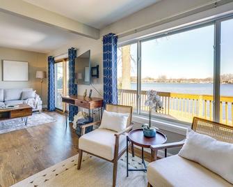 Spacious Lakefront Home in White Lake - Union Lake - Sala de estar