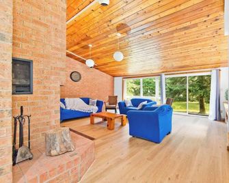 Cozy, Nature Lover's Retreat - Millbrook - Living room
