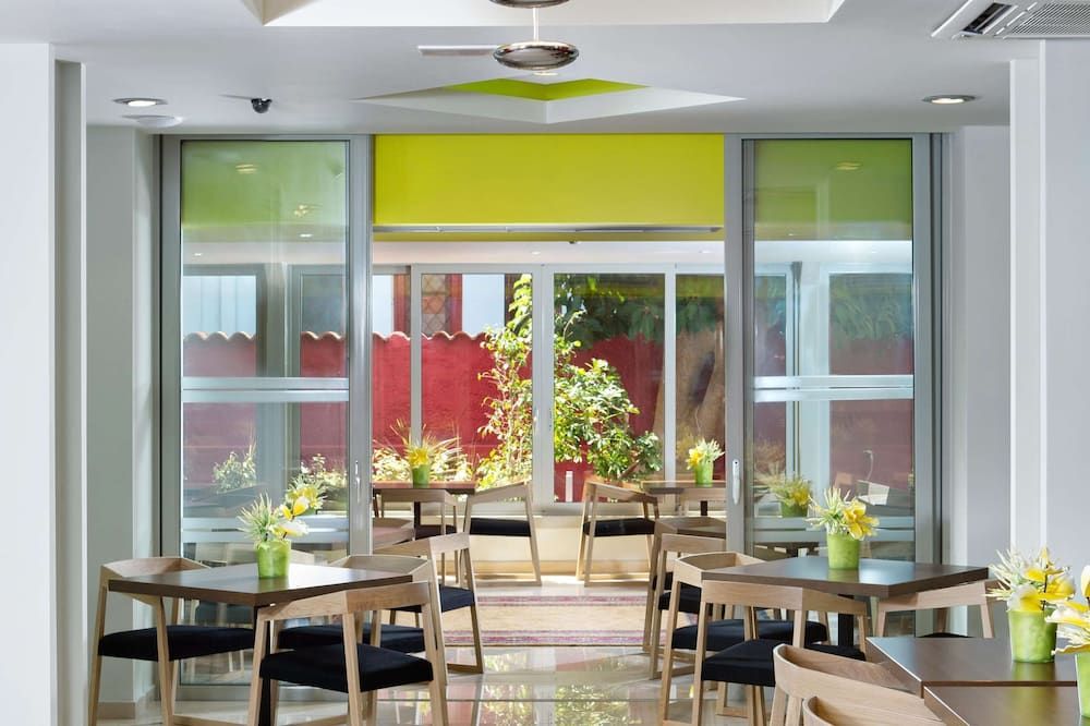 أكواماري سيتي + بيتش