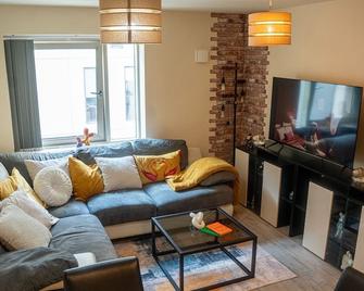 Cosy apartment by Manchester Piccadilly station - Manchester - Living room
