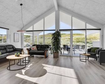 Cozy Home In Hvide Sande With Wifi - Hvide Sande - Living room