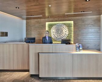 Fairfield Inn and Suites by Marriott Albuquerque North - Albuquerque - Front desk