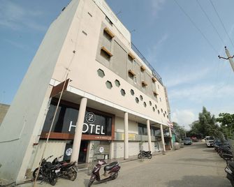 Staykart Z - Bhīlwāra - Edificio