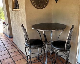 Secluded Oasis in the Desert - Safford - Essbereich