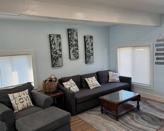 Huron To Something Au Gres MI Beach House - Au Gres - Sala de estar