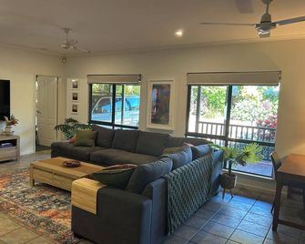 Benvenue Broome - a tropical paradise - Cable Beach - Living room