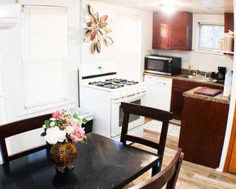 California Ave - 2 BR - Home Away from Home! - Pittsburgh - Küche