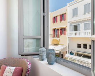 Nyx Chic Manor - Hania - Parveke