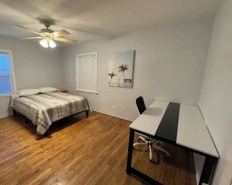 Awesome 3b/2b close to Enloe and downtown - Chico - Ložnice